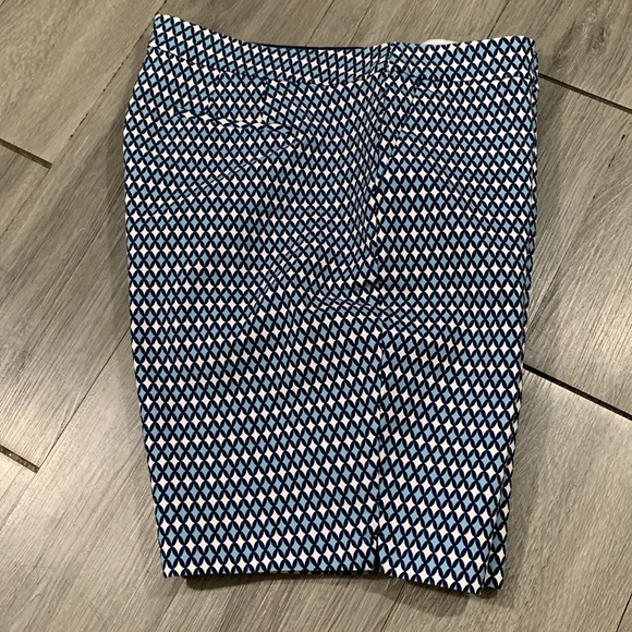 Boden Flat Front Blue Geometric Print Stretch Woven Shorts size 16 - Picture 5 of 9